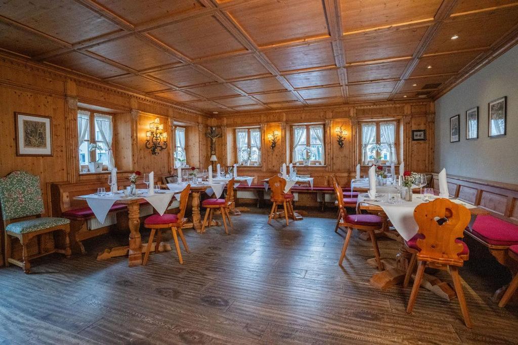 Gut Altholz Landhotel Und Restaurant Hutter Plattling Exterior photo