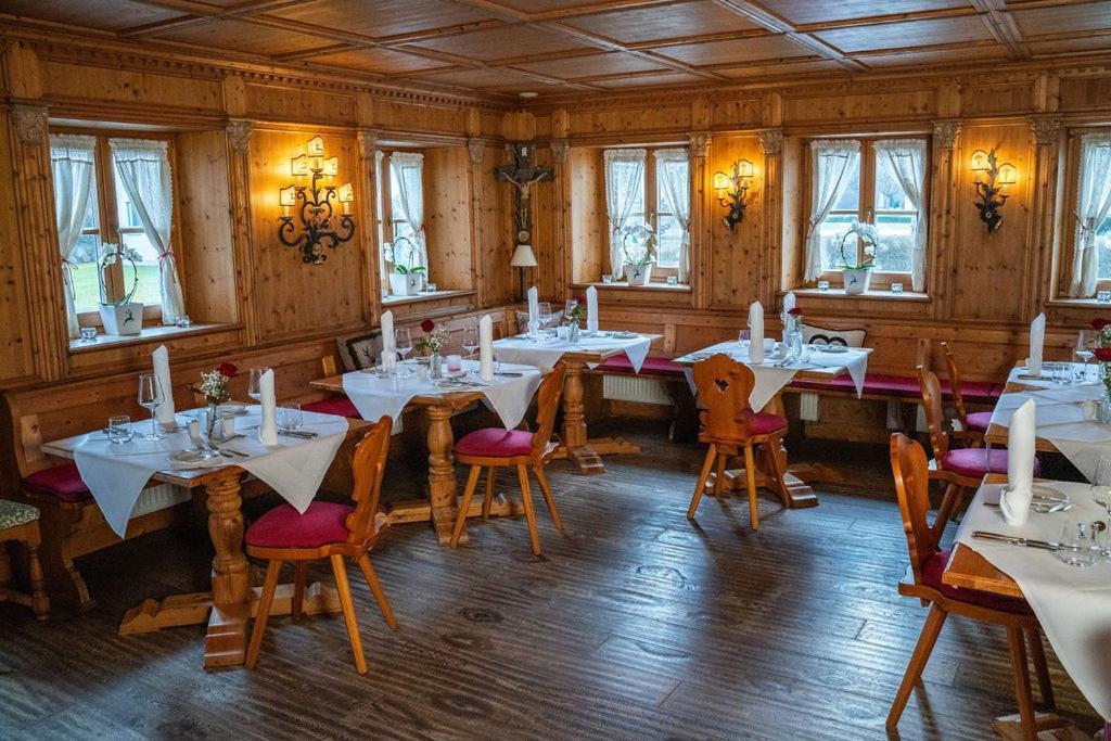 Gut Altholz Landhotel Und Restaurant Hutter Plattling Exterior photo