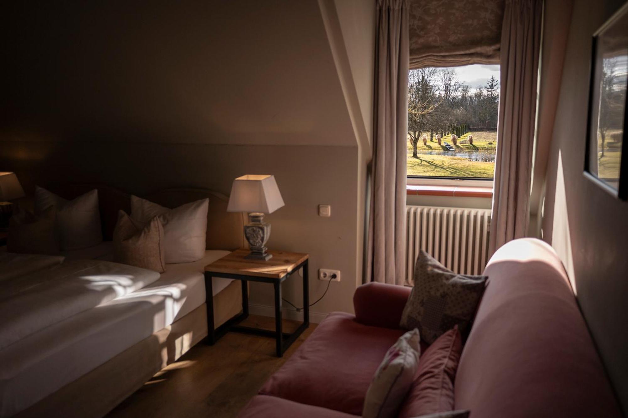 Gut Altholz Landhotel Und Restaurant Hutter Plattling Exterior photo